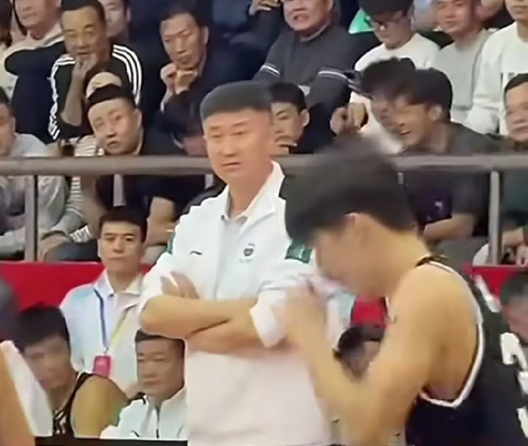 杜锋不满裁, 外援 杜锋不满裁, 外援