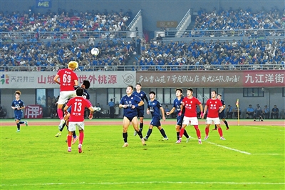 td, 禁区内抢球 td, 禁区内抢球